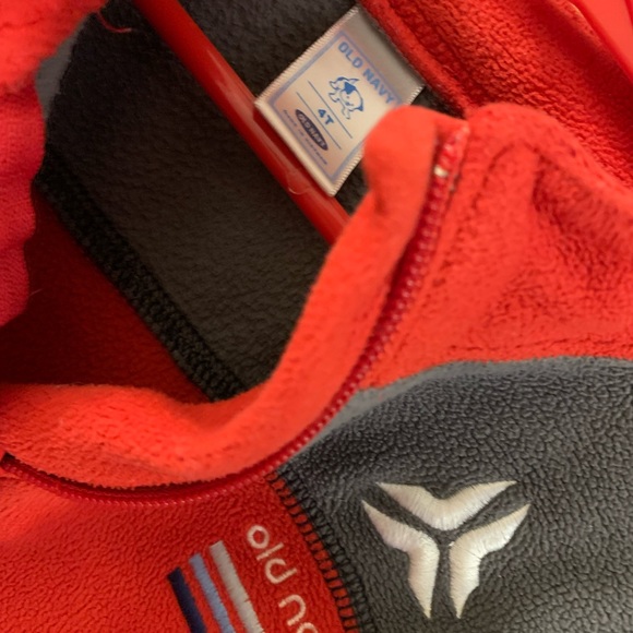 Old navy fleece Sweater size 4t - Picture 2 of 3